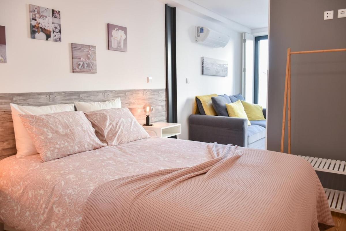 Central with balcony - 9 min-walk to Trindade - 5