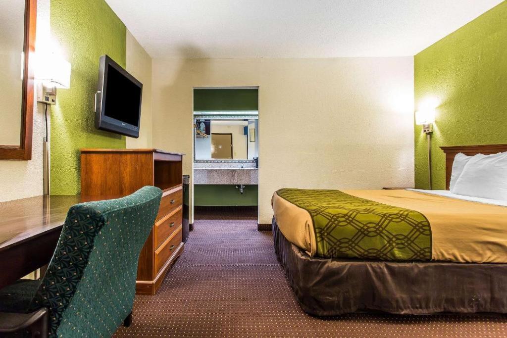 Economy Inn — photo 18