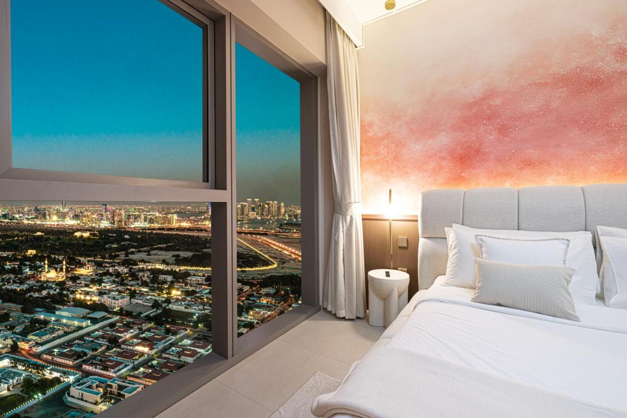 Downtown Chic 2 Bedroom Apartment I Dubai Mall Access I Views of Burj Khalifa from Pool I Free Parking, Gym, Pool & Wi-Fi I by Meerak - 2