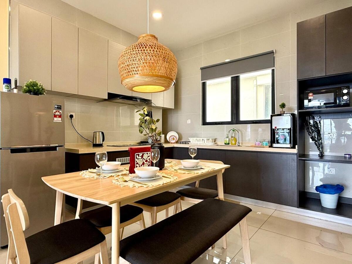 Amberside JB City View 3BR3B 10pax Top Floor at JB Central - 5