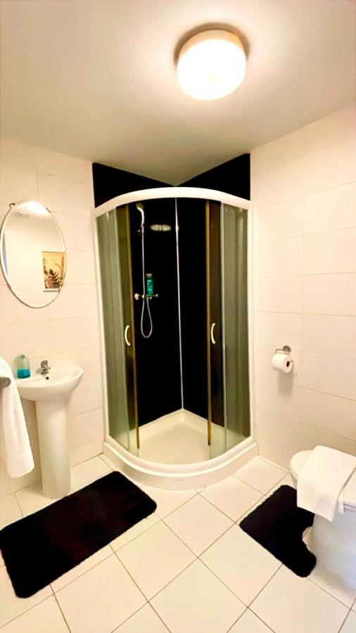 Cromwell Apartments - 3