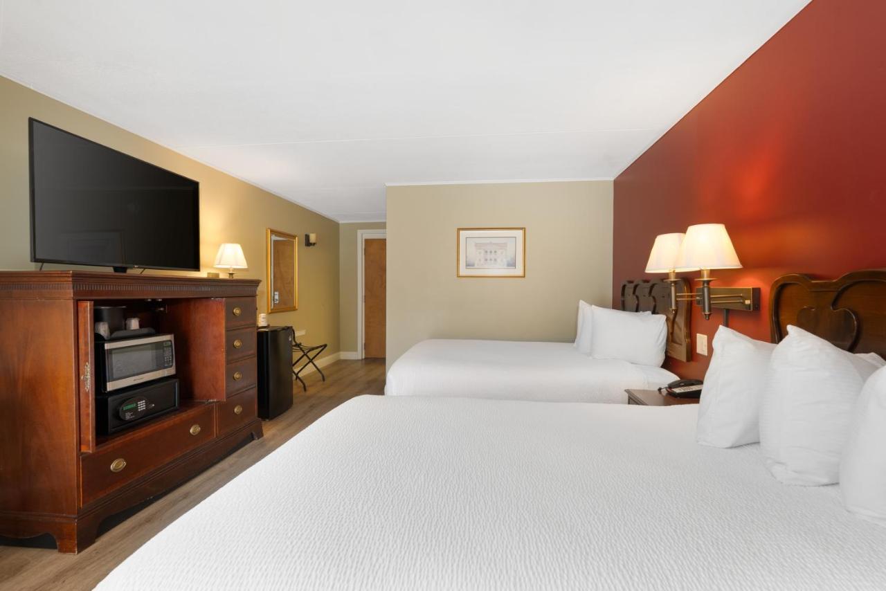 Fireside Inn & Suites — photo 9