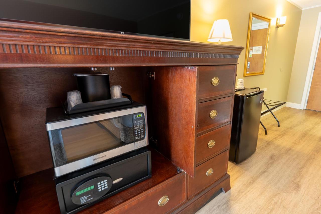 Fireside Inn & Suites — photo 19