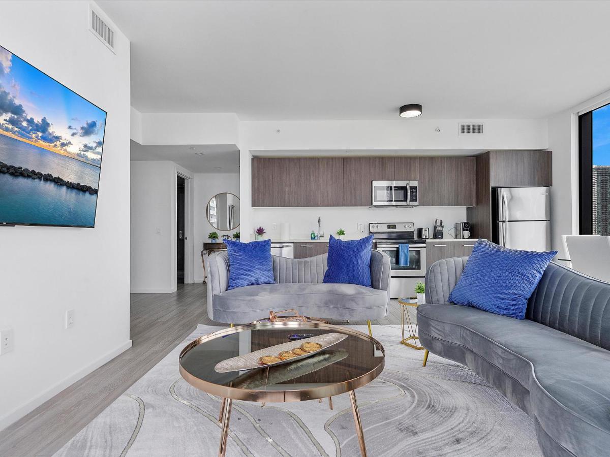 X Lounge-Contemporary Corner Residence