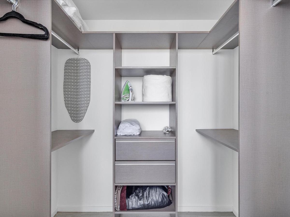 X Lounge-Contemporary Corner Residence - 5