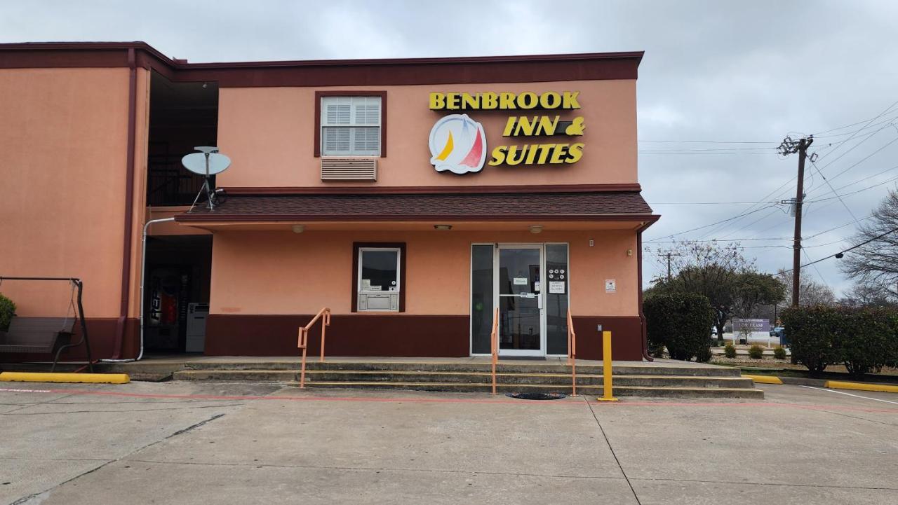 Benbrook Inn & Suites — photo 11