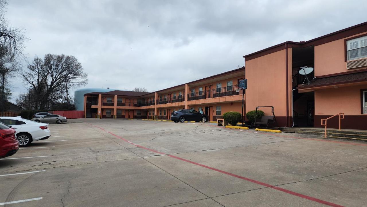 Benbrook Inn & Suites — photo 6