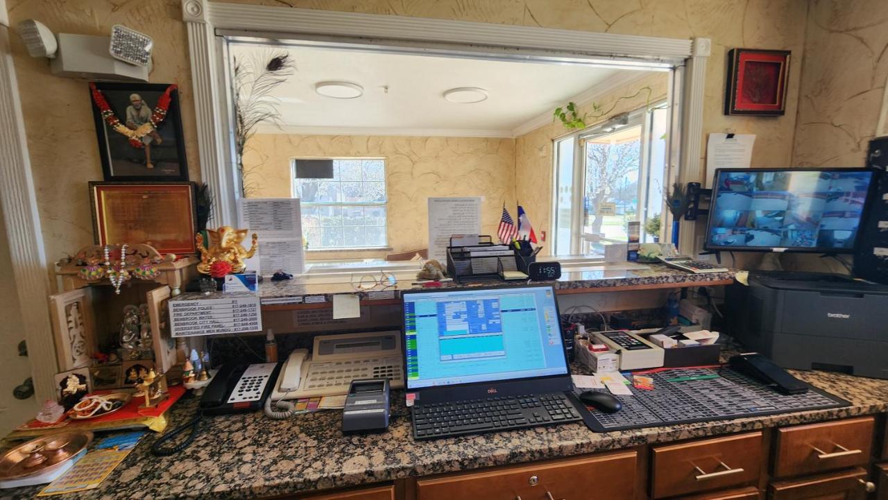 Benbrook Inn & Suites — photo 14
