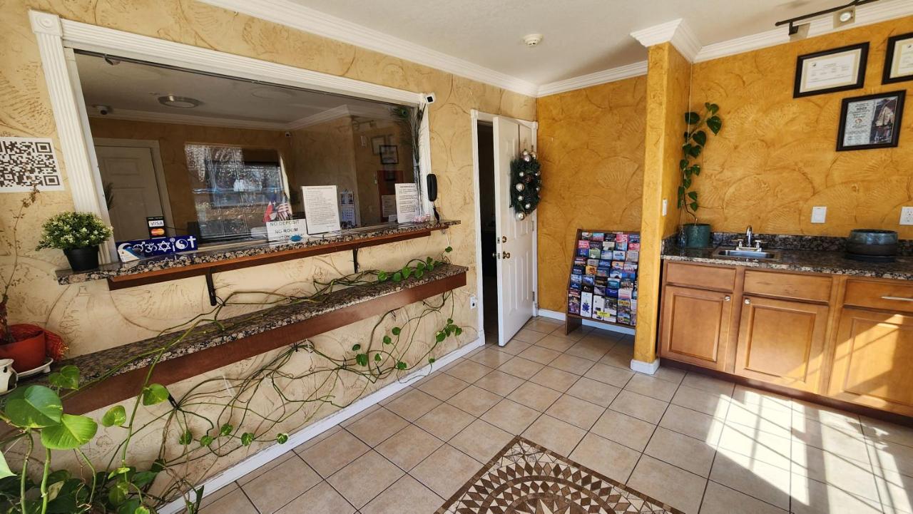 Benbrook Inn & Suites — photo 4
