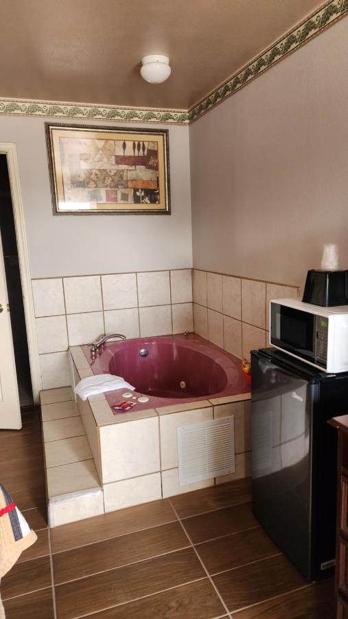 Benbrook Inn & Suites — photo 20