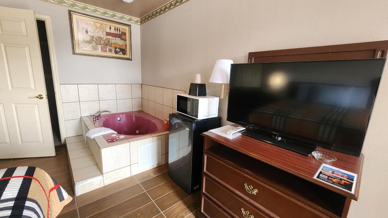 Benbrook Inn & Suites — photo 19