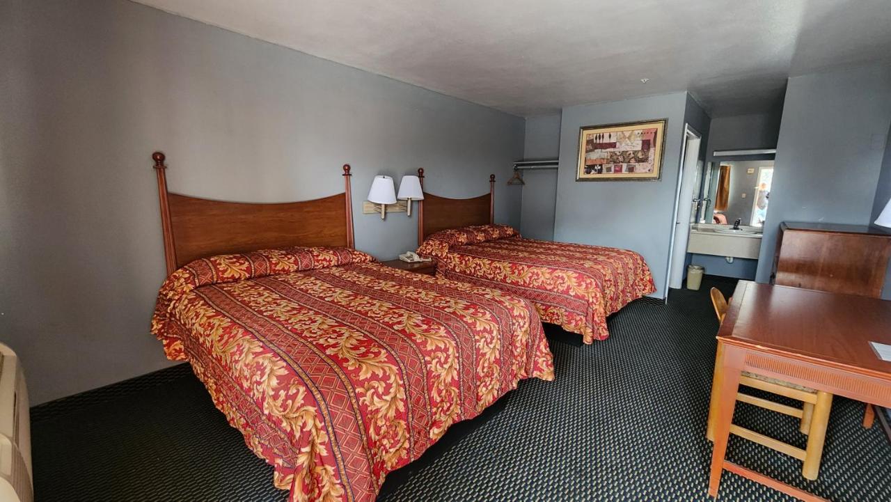 Benbrook Inn & Suites — photo 23