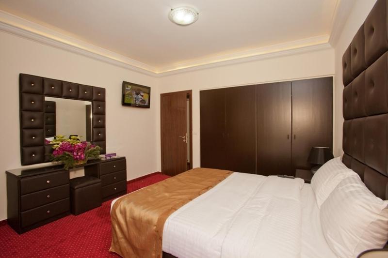 Queens Land Hotel photo