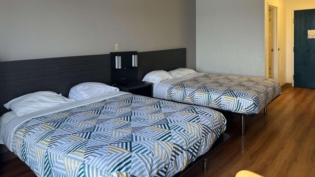 Airline Motel & Kitchenettes — photo 15