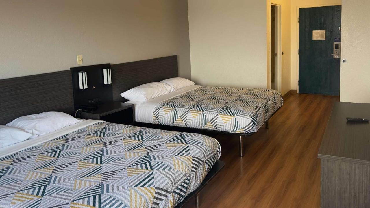 Airline Motel & Kitchenettes — photo 16
