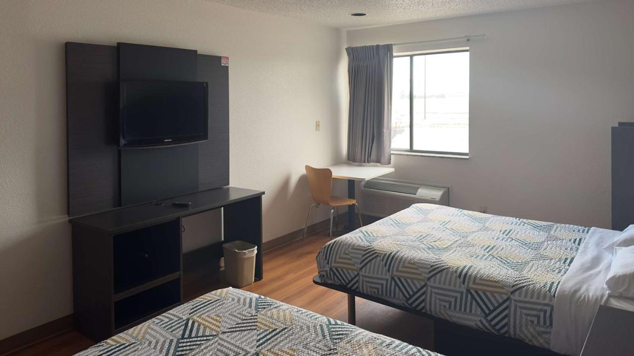 Airline Motel & Kitchenettes — photo 17