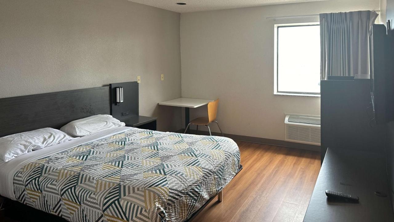 Airline Motel & Kitchenettes — photo 23