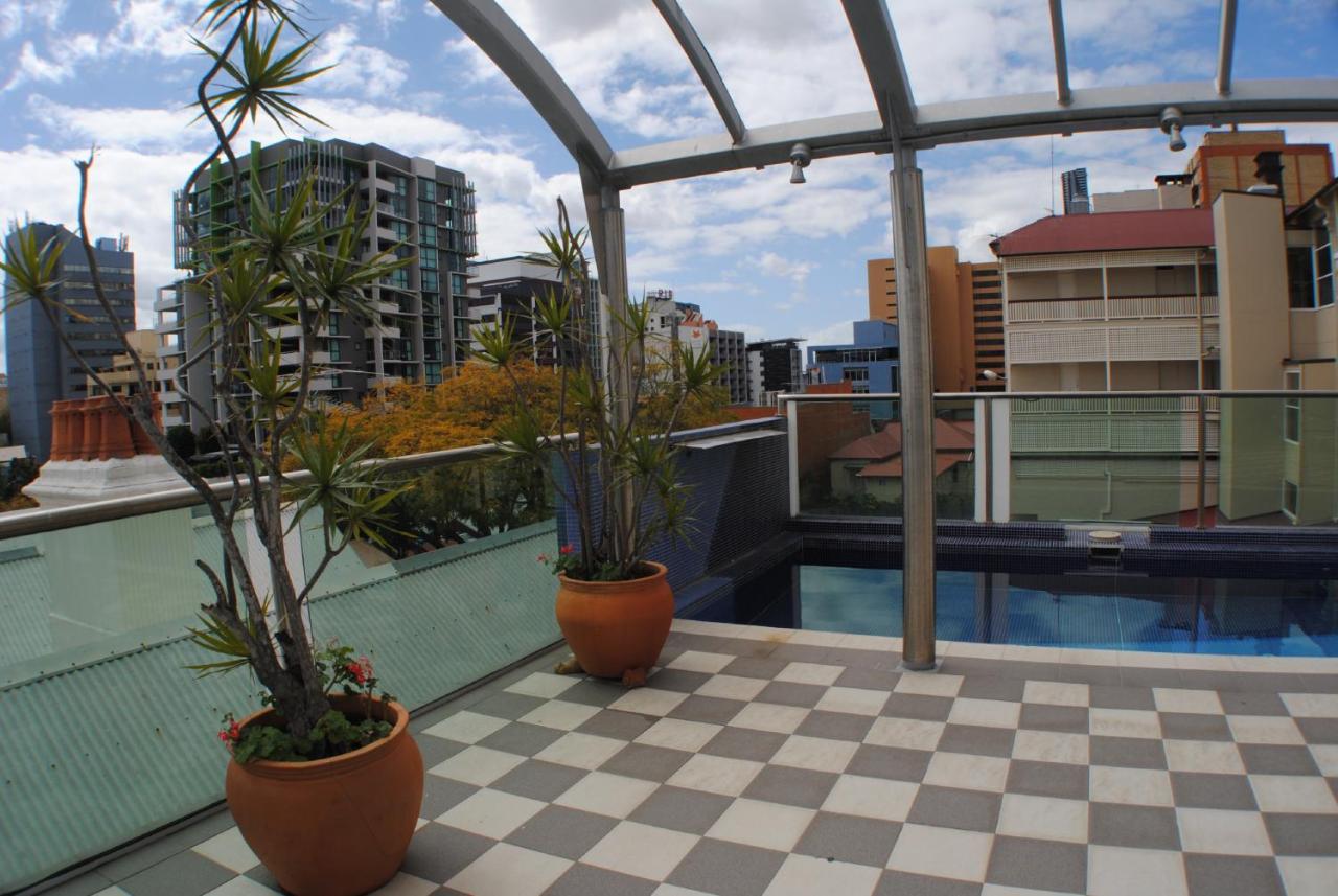 Rooftop swimming pool: Astor Metropole Hotel