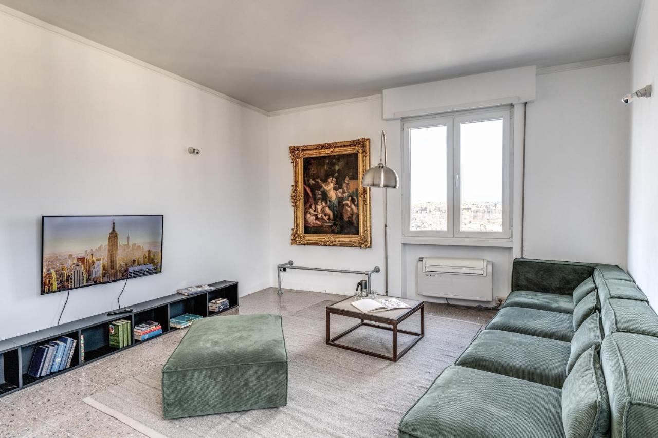 Amazing Piramide Metro Station - 5