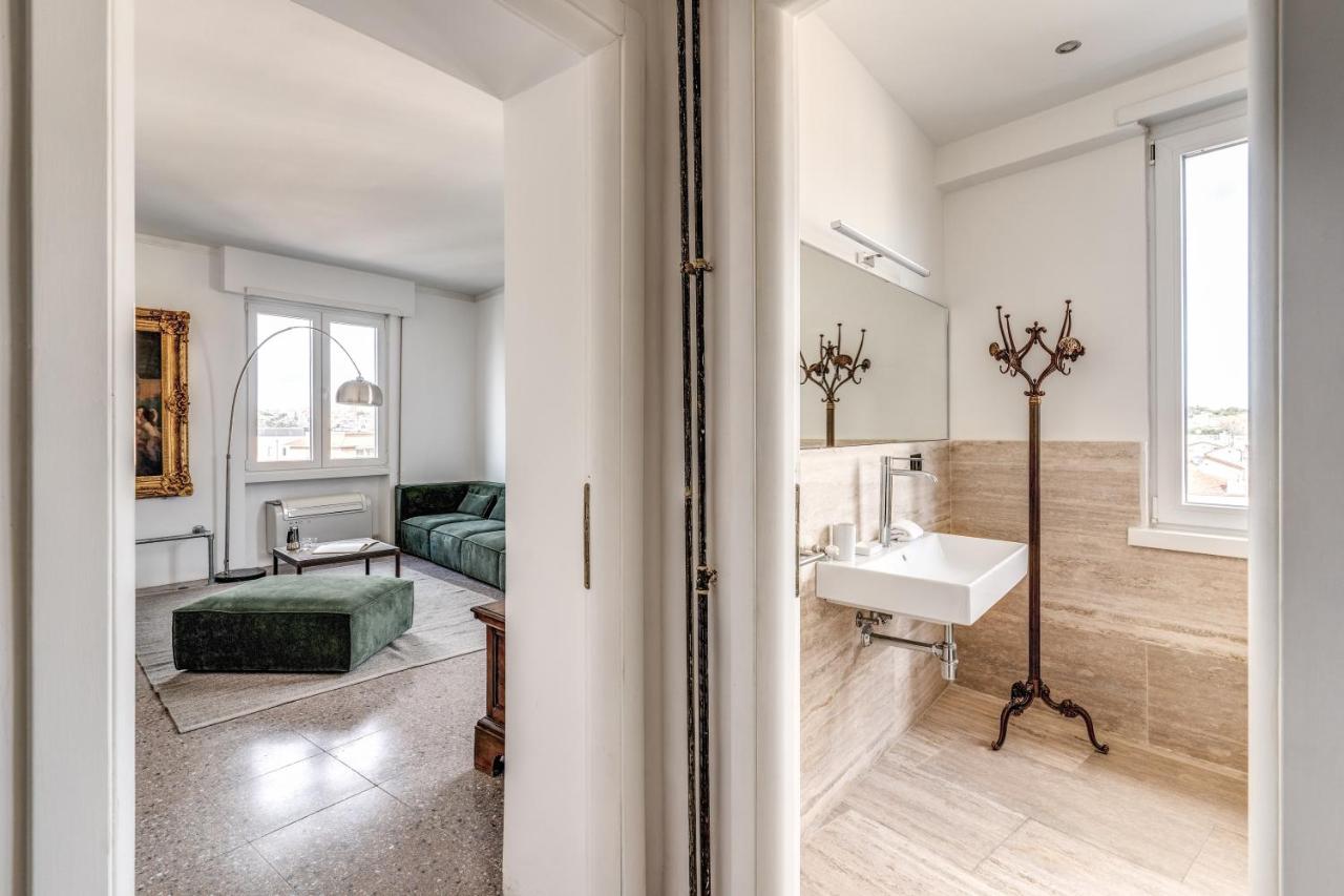 Amazing Piramide Metro Station - 3