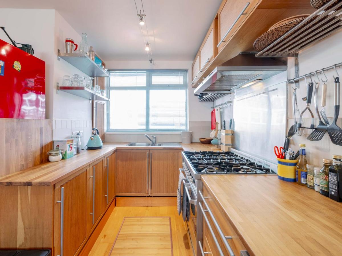 3-Bedroom Duplex w Private Patio in Shoreditch - Pass the Keys - 3