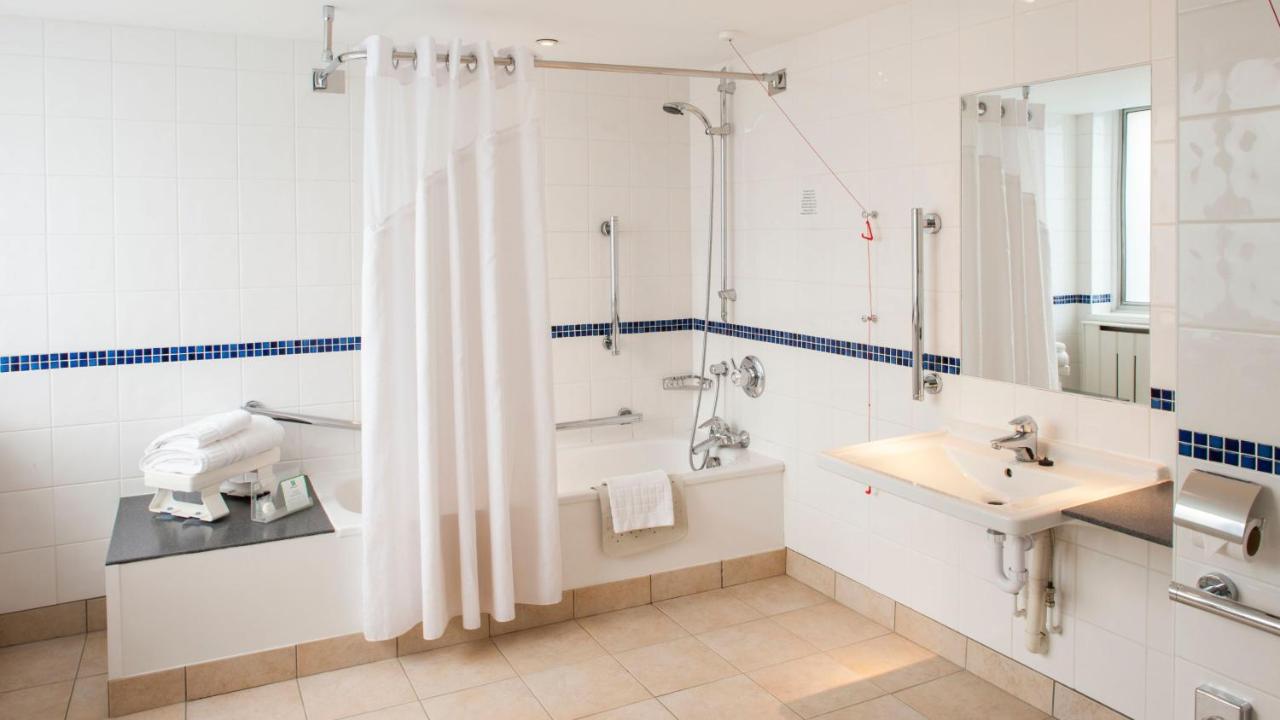 Standard Room with Two Single Beds - Accessible