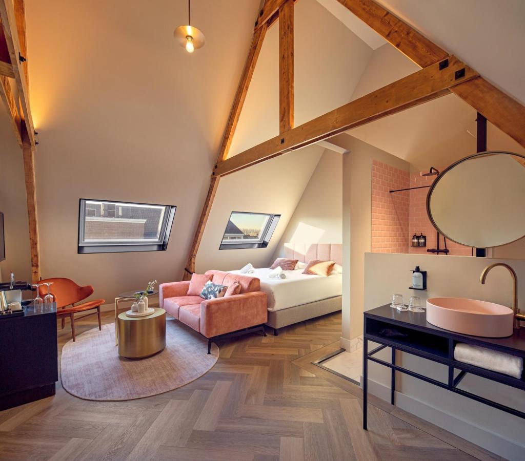 Een bed of bedden in een kamer bij The Anthony