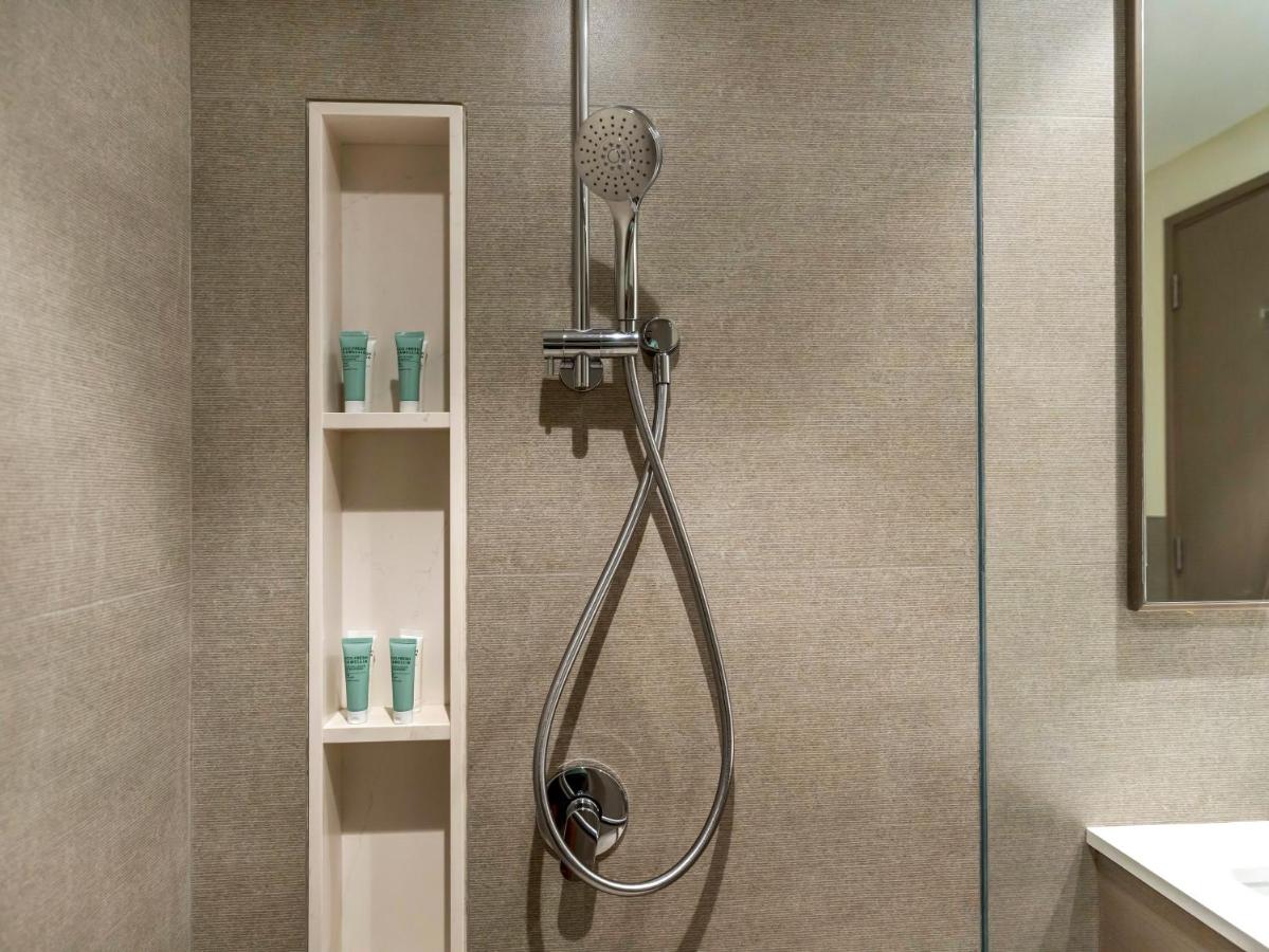 Skyline Serenity Holiday Home I Crown Jewel 2 Bedroom Apartments I Iconic Burj Khalifa and Fountain Views I Free Parking, Gym, Pool, Wi-Fi and PS5 - 3