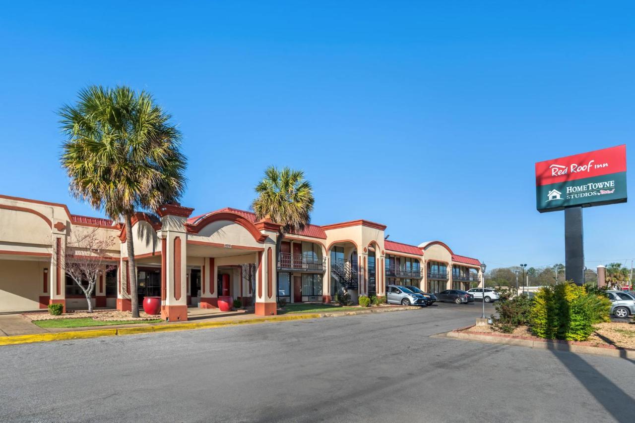 Image: HomeTowne Studios by Red Roof Montgomery - Midtown