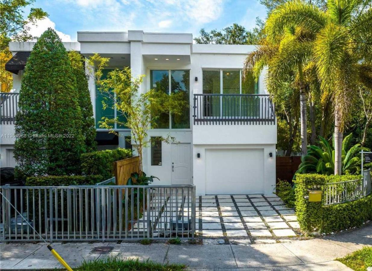 Grove Walk Manor 3BR Oasis in the Grove Family - 5