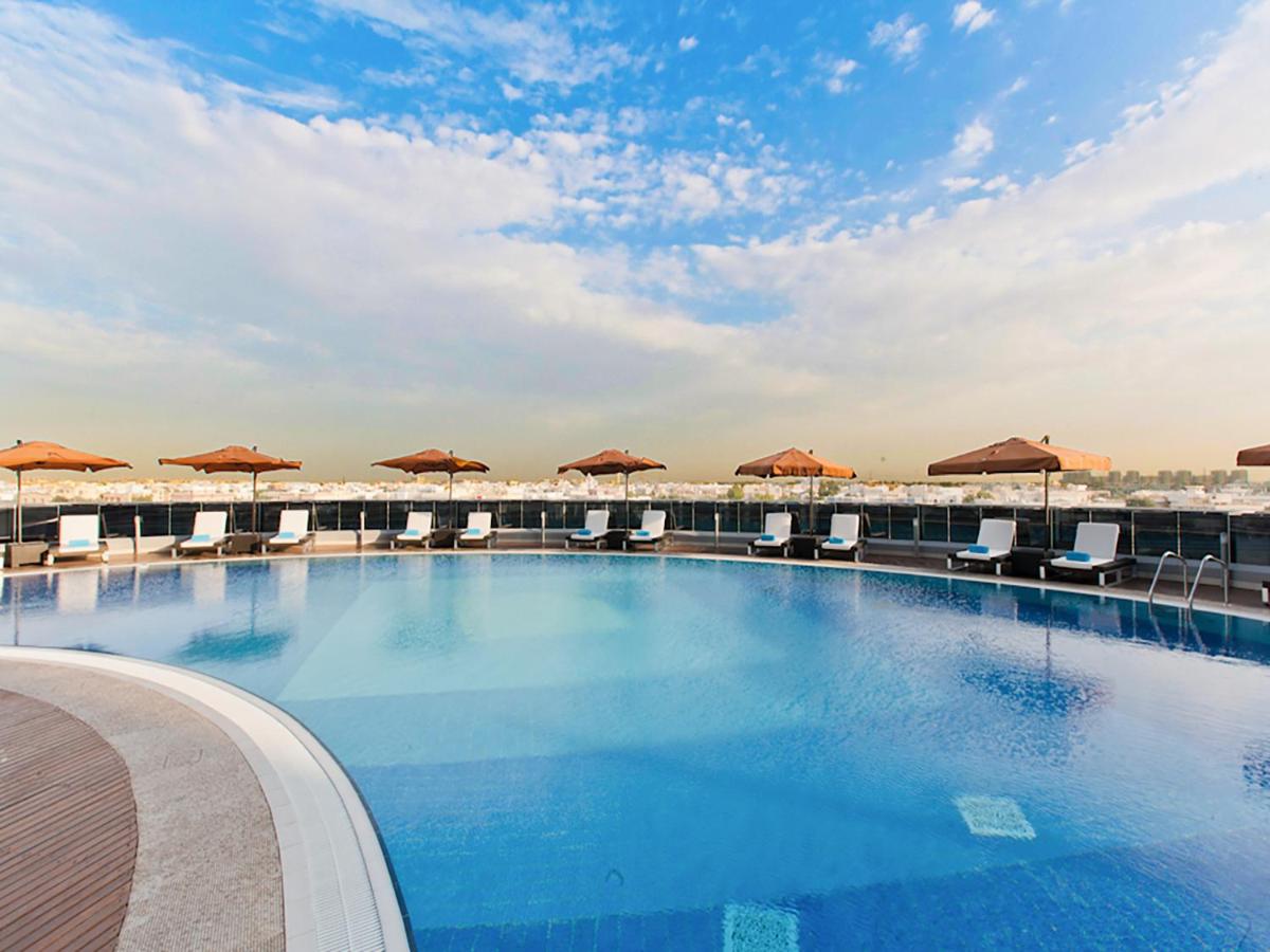 Heated swimming pool: Novotel Abu Dhabi Gate