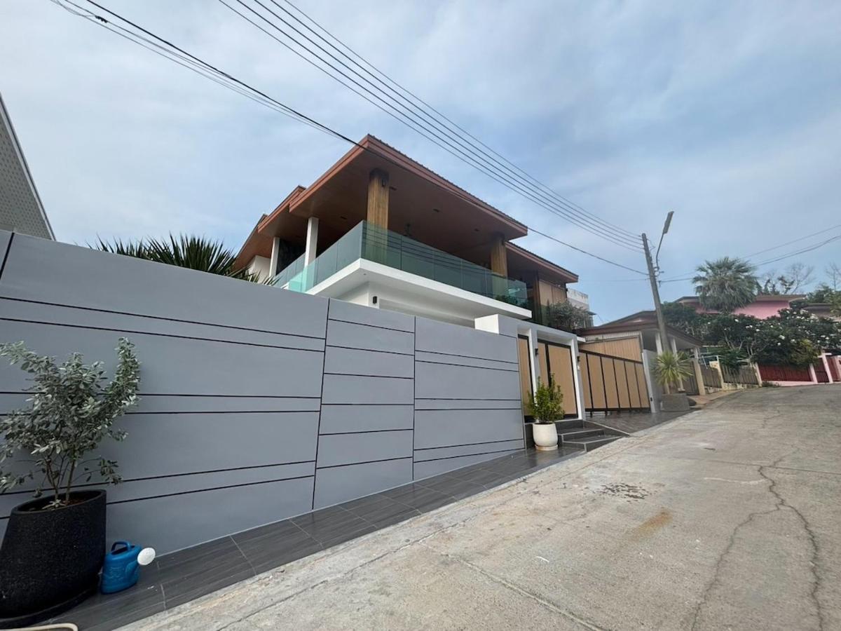 Mountain breeze villa phuket