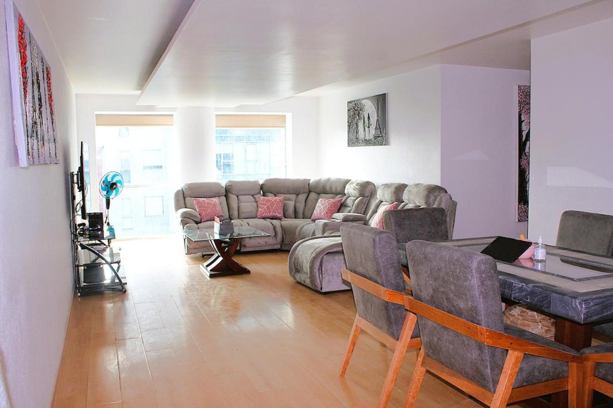 3 Recamaras, 4 camas, 2 baños, Estacionamiento