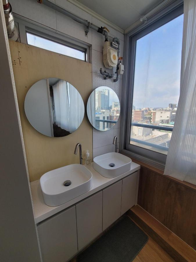 K wave Guesthouse Only Female in Hongdae 2 - 3