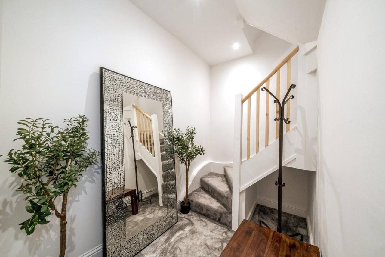 Niru Experience Royal Deluxe 4BD 2BA Apt - 3