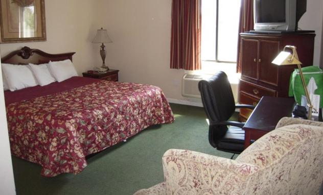 Colonie inn and Suites — photo 17