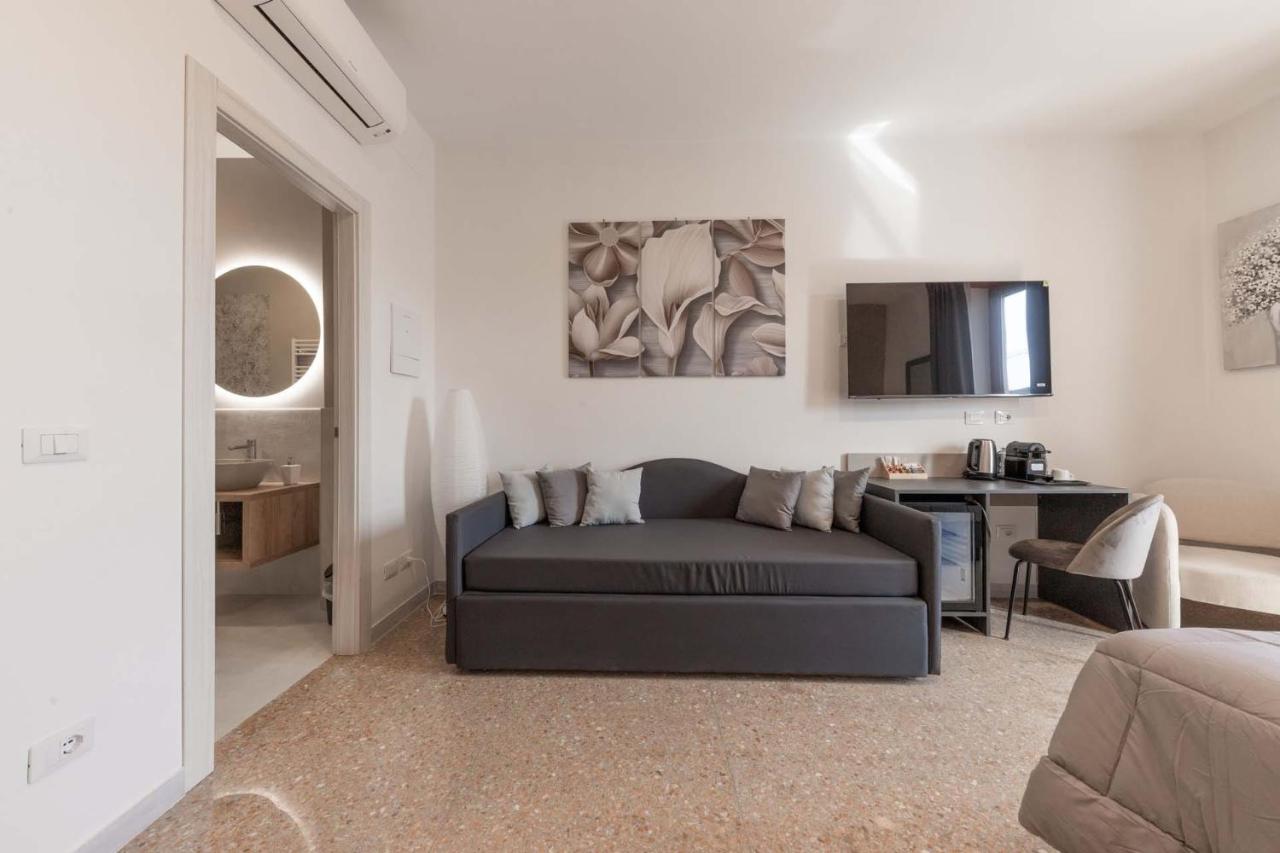 auntieshouseroma - 5