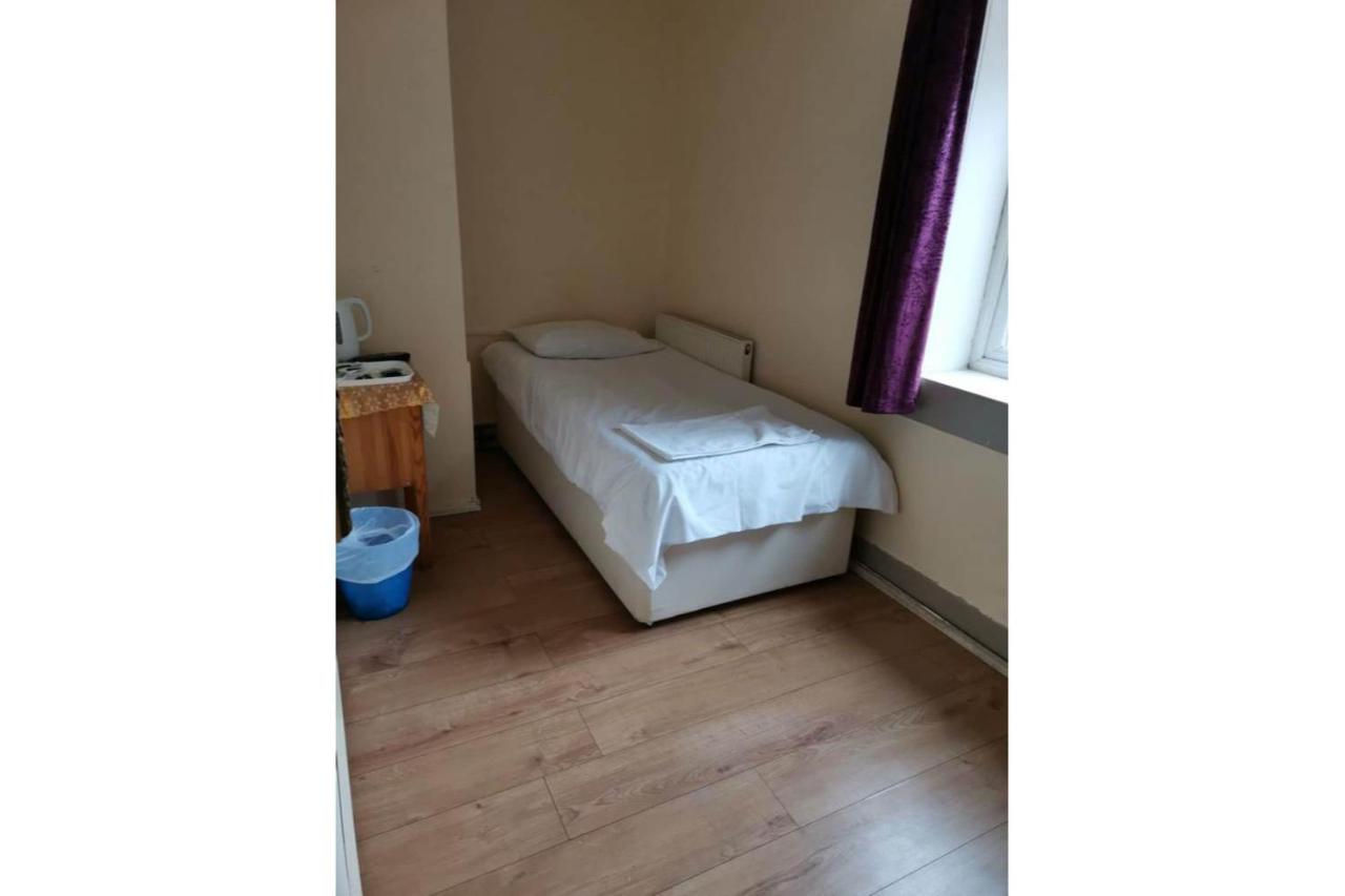 Standart Tek Kişilik Oda - Ortak Banyo