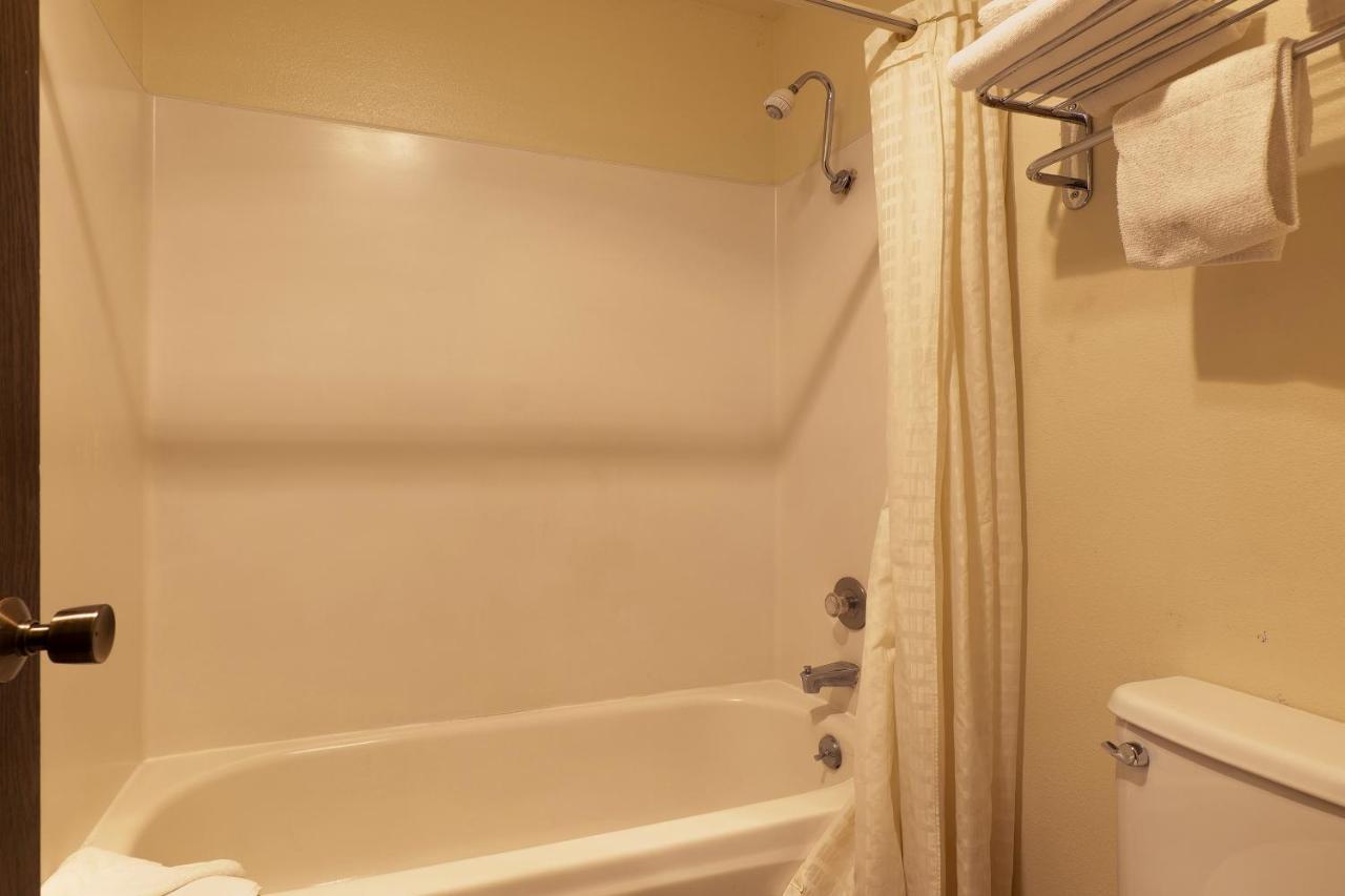 OYO Hotel Chehalis I-5 South — photo 16
