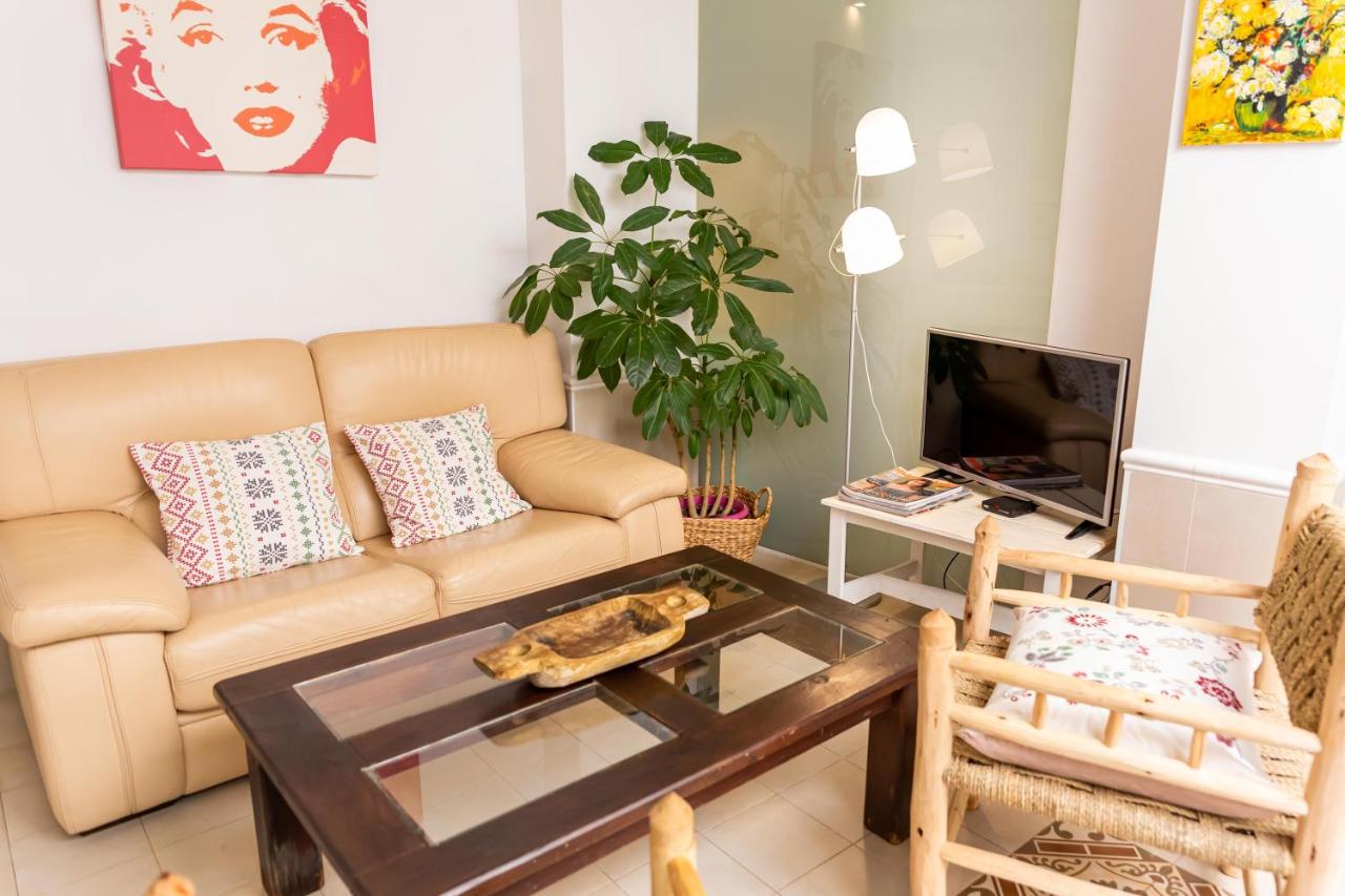 Theodora Chica 1 - 4