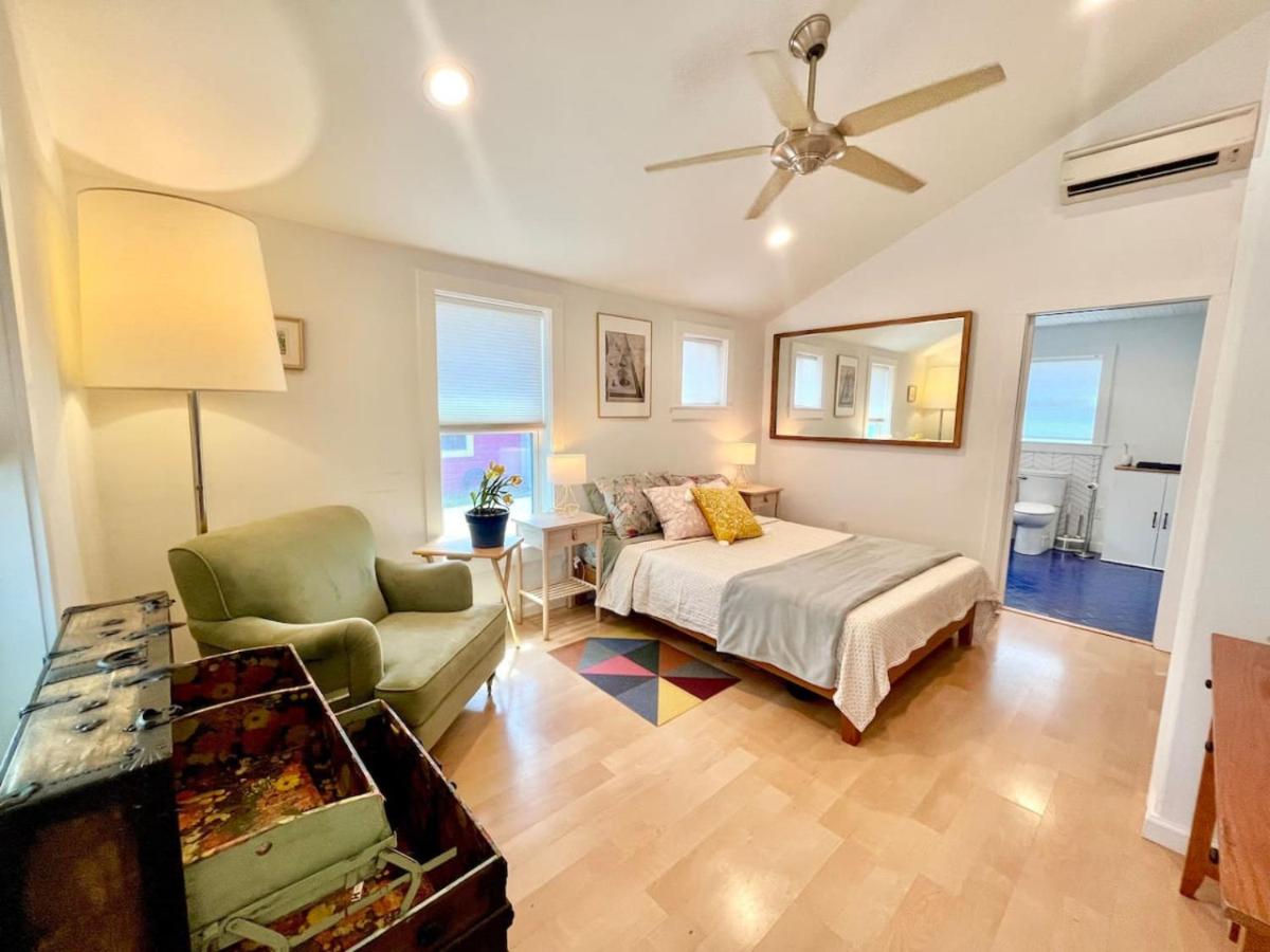 East Side Blue Bonnet Cottage - 5