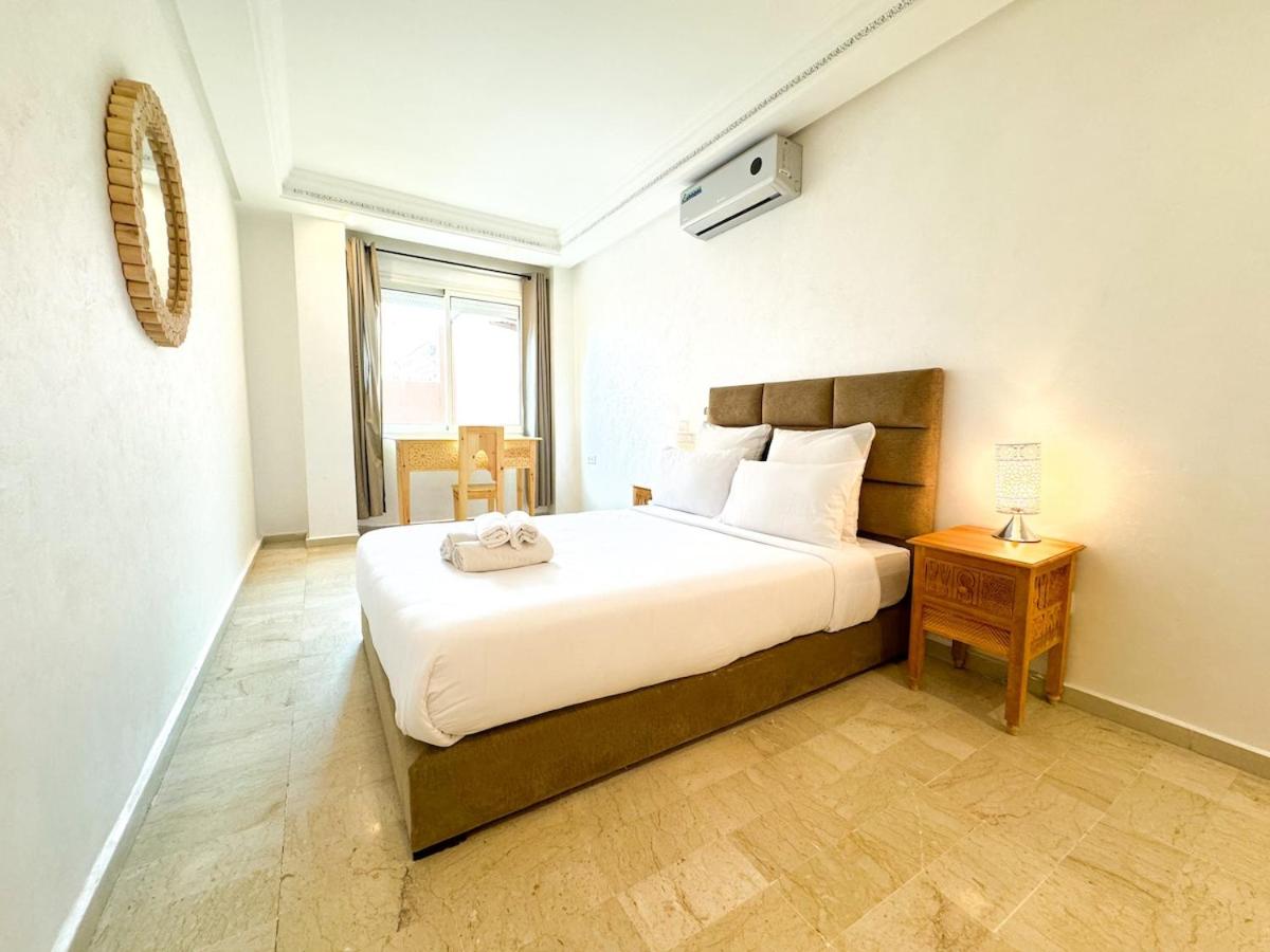 Elegant 2-Bedroom Duplex Downtown Private Terrace - 4