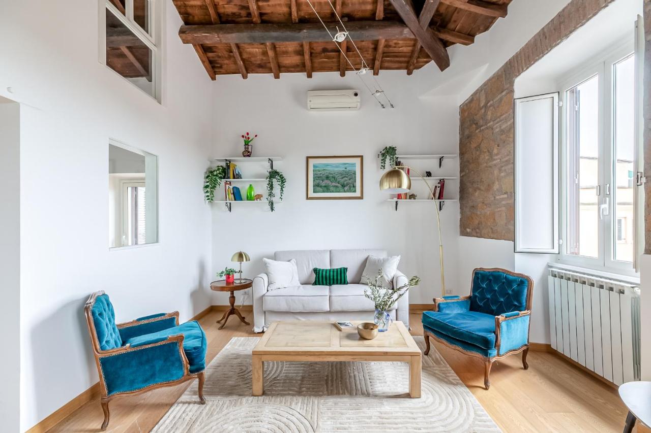 Hostly-Light and Wood Rome Midtown-Near Trevi