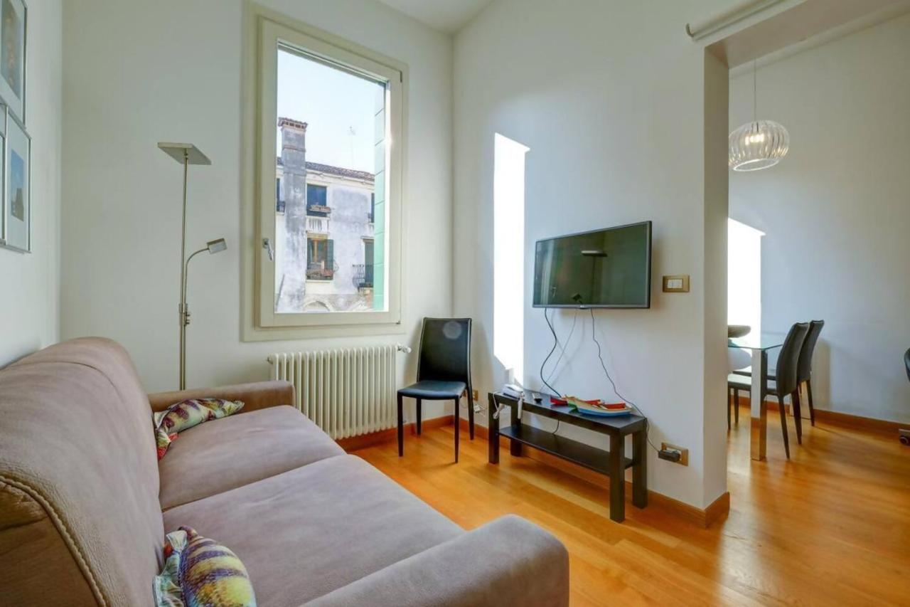 Rio Ca' Foscari a San Pantalon - 5