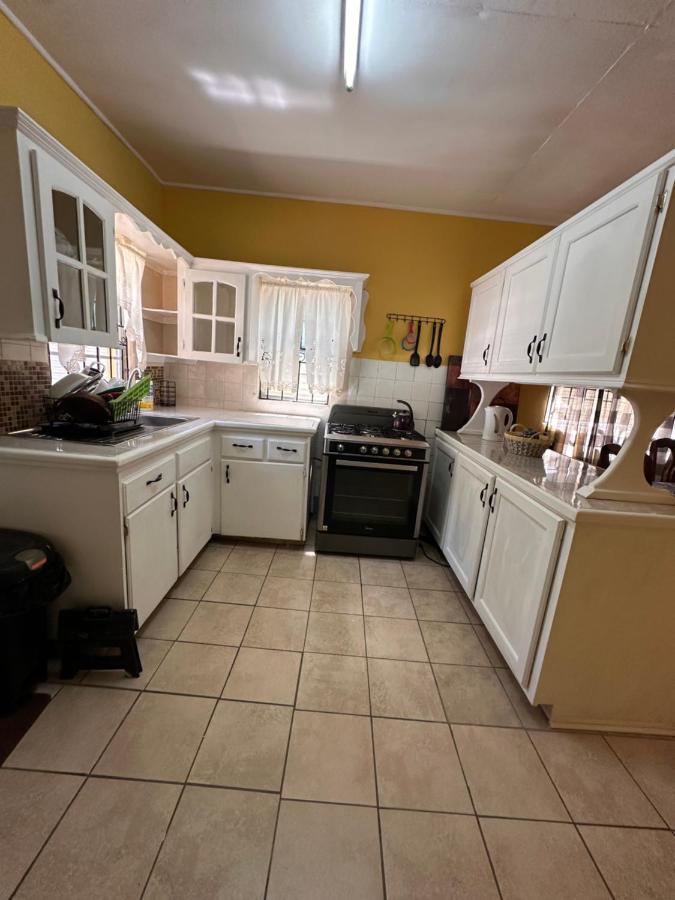 Jimmys Cozy Corner - 3