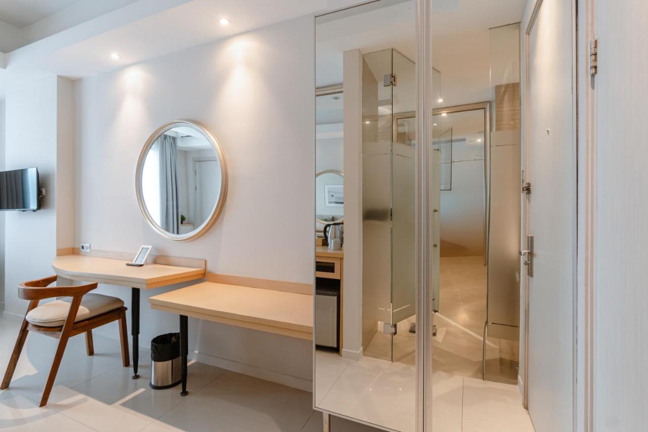 Bustle Base Coliving and Coworking Space - 3