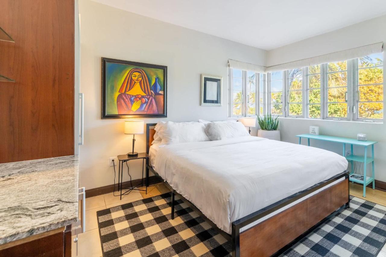 Oceanfront Oasis 2-BR Apartment on Ocean Drive - 3