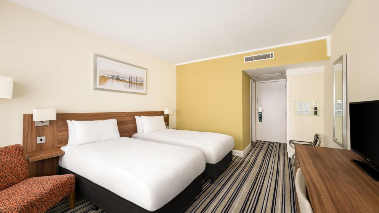 Twin Room with Sofa Bed - Non-Smoking