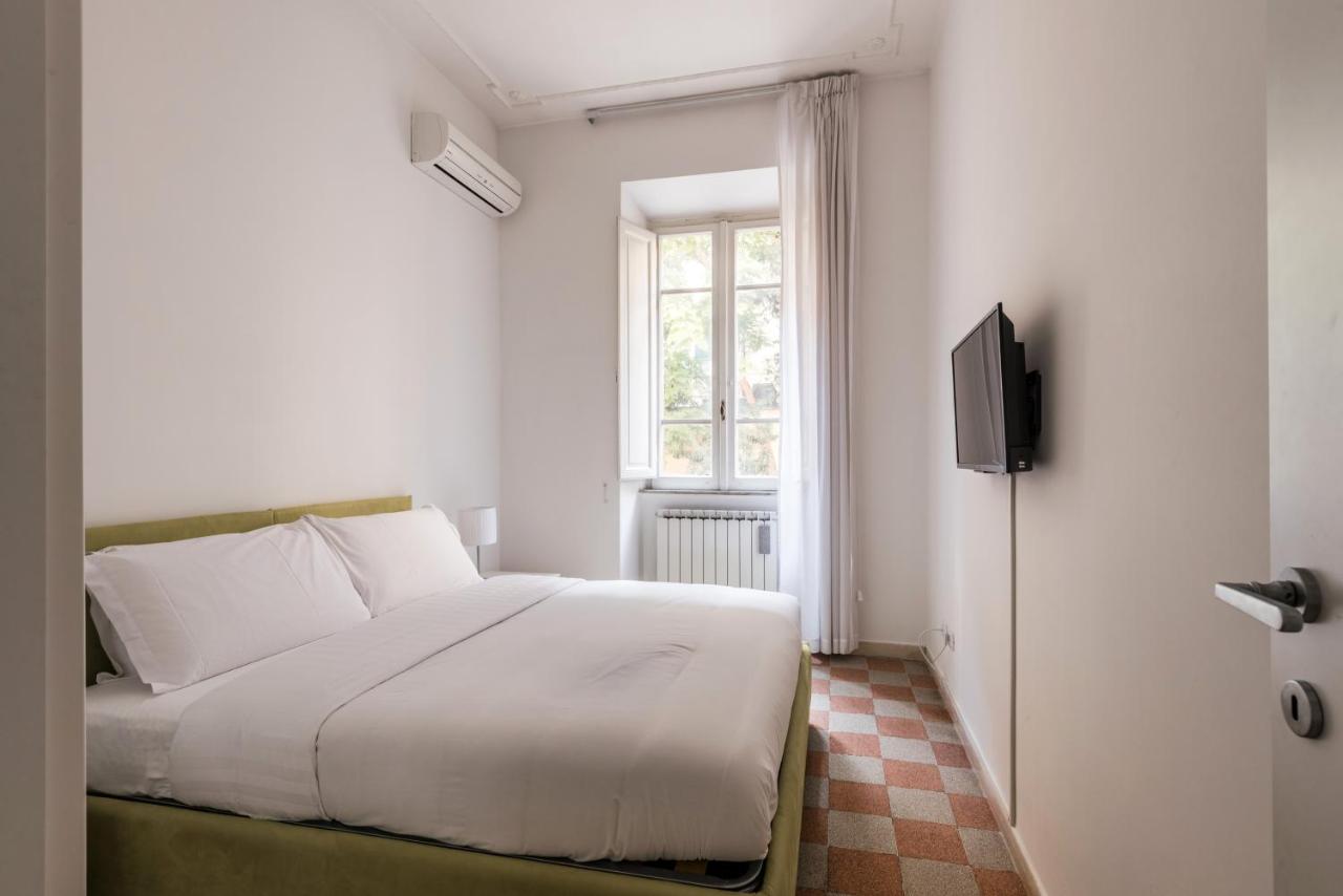 iFlat Mid-Century Modern Vatican Apartment - 2