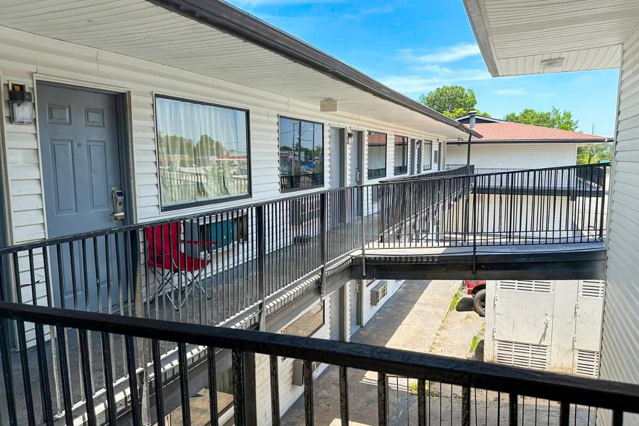 Luxury Inn — photo 14